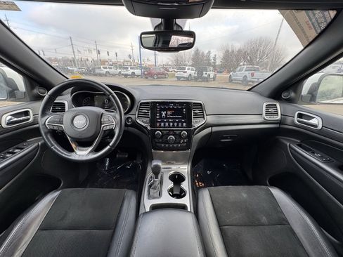 Used 2022 Jeep Grand Cherokee Laredo X image 17