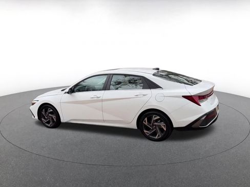 Used 2025 Hyundai Elantra SEL image 10
