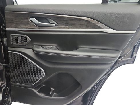 Used 2023 Jeep Grand Cherokee 4WD 4xe image 33