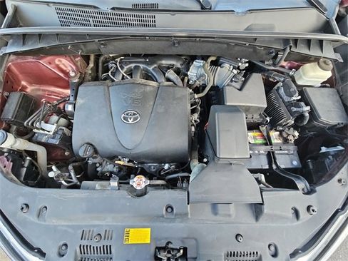 Used 2018 Toyota Highlander XLE w/ Carpet Mat Package (TMS) image 19