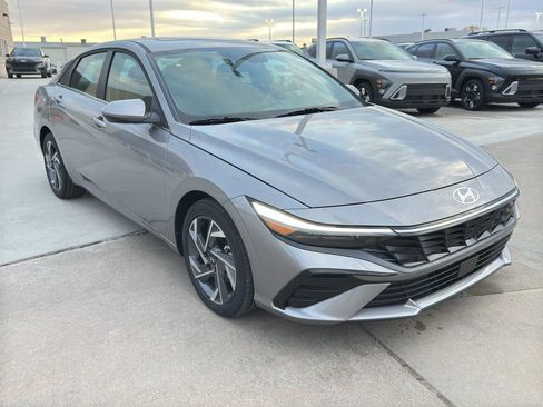 New 2025 Hyundai Elantra SEL image 2