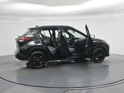 Used 2023 Nissan Kicks SR w/ SR Premium Package FWD image 5