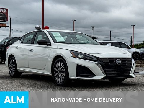 Used 2025 Nissan Altima 2.5 SV FWD image 4