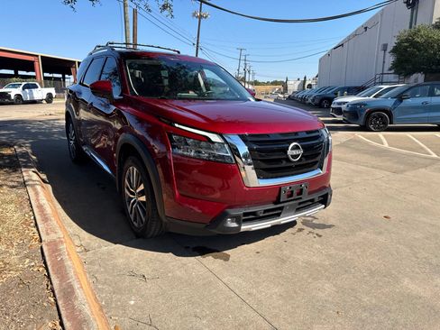 Used 2022 Nissan Pathfinder Platinum w/ Cargo Package FWD image 3
