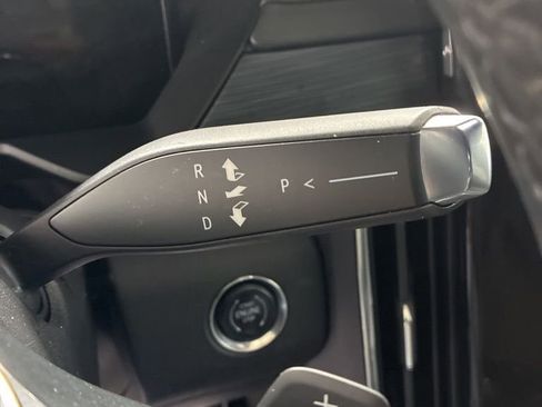 Used 2025 GMC Acadia Elevation image 15