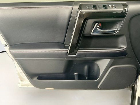 Used 2018 Toyota 4Runner TRD Off-Road AWD/4WD image 24