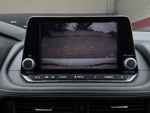 Used 2025 Nissan Rogue SV FWD image 31