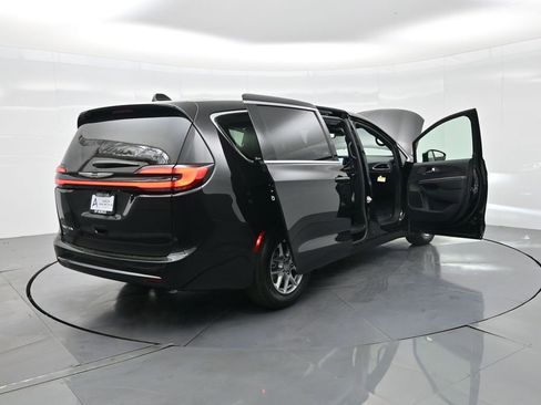 New 2026 Chrysler Pacifica Select image 32