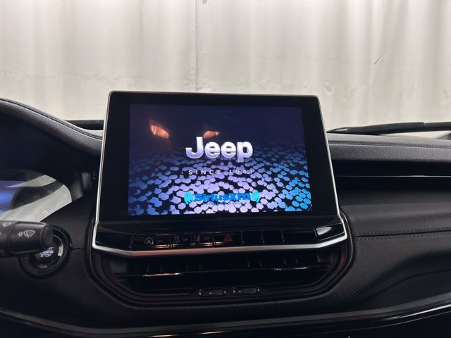 Used 2025 Jeep Compass Latitude AWD/4WD image 11