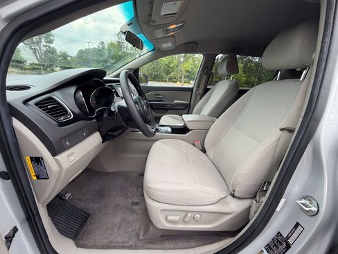 Used 2016 Kia Sedona LX w/ LX Convenience Package FWD image 12