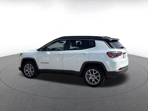 Used 2025 Jeep Compass Limited image 10