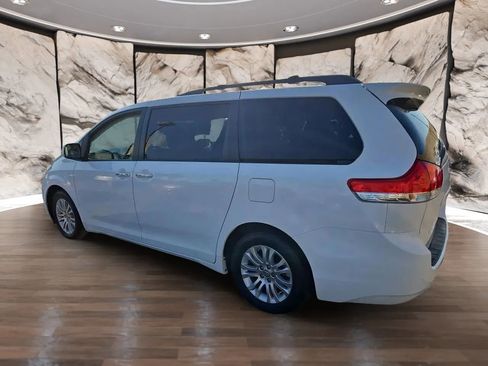 Used 2011 Toyota Sienna XLE image 4