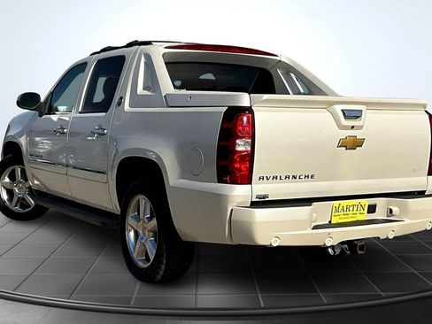 Used 2013 Chevrolet Avalanche LTZ image 2
