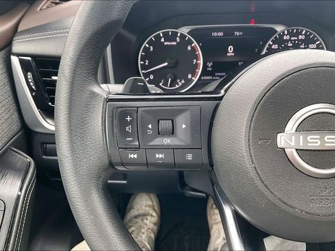 Used 2022 Nissan Rogue SV FWD image 18
