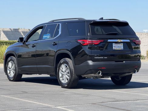 Certified 2023 Chevrolet Traverse LT w/ Rear Camera Mirror Package image 4