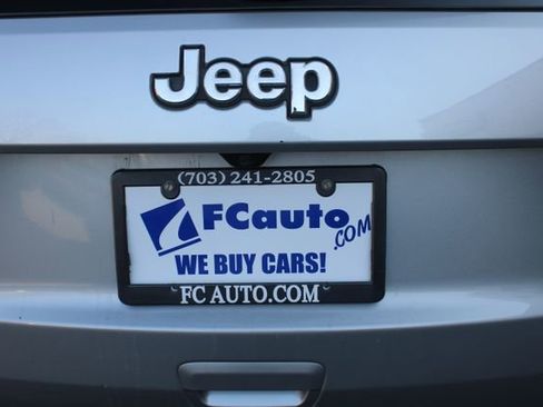 Used 2018 Jeep Grand Cherokee Laredo image 11