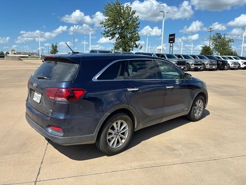 Used 2020 Kia Sorento AWD V6 image 3