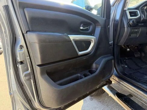 Used 2017 Nissan Titan SV AWD/4WD image 21