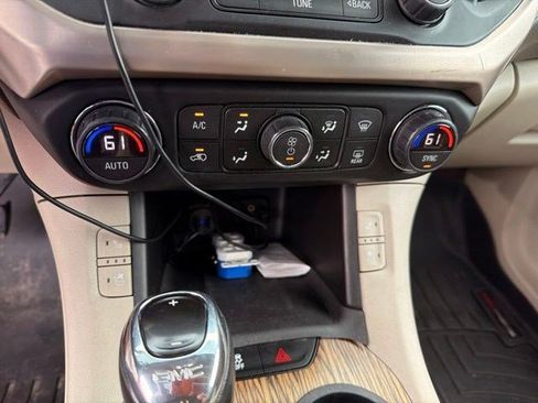 Used 2019 GMC Acadia Denali w/ Technology Package AWD/4WD image 37