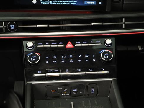 Used 2025 Hyundai Santa Fe Limited FWD image 20