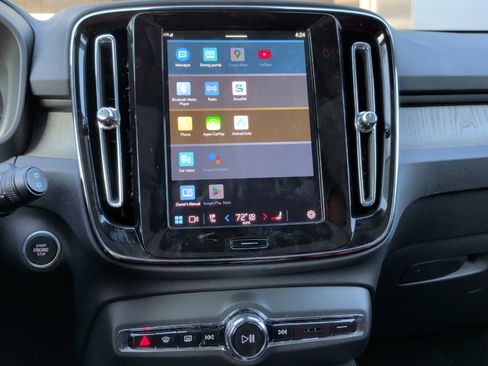 Used 2025 Volvo XC40 B5 Core image 20