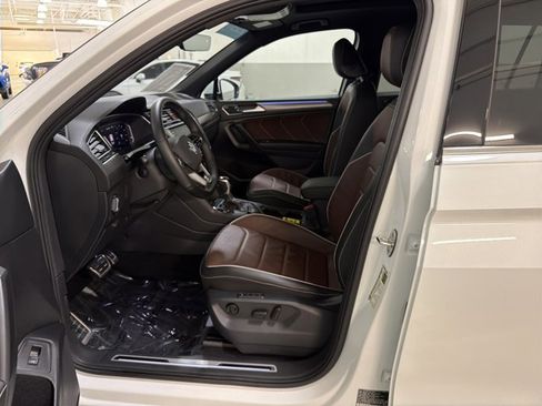 Certified 2023 Volkswagen Tiguan SEL R-Line image 16