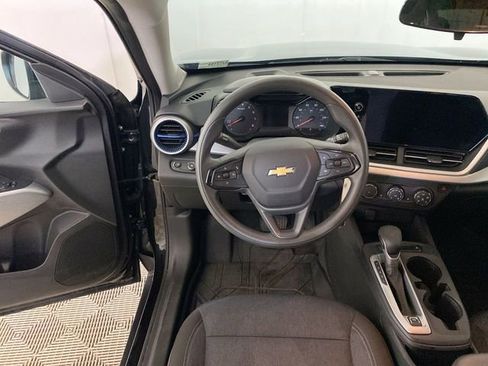 Used 2024 Chevrolet Trax LS w/ LS Convenience Package FWD image 33