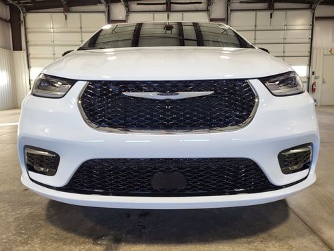 New 2026 Chrysler Pacifica Select image 8