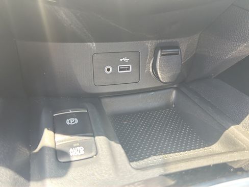 Used 2019 Nissan Rogue SV w/ Premium Package FWD image 43