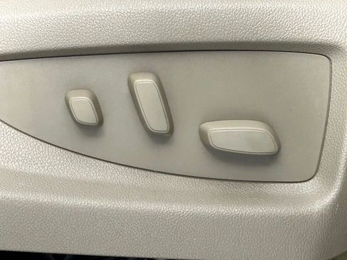 Used 2018 GMC Yukon SLT w/ Premium Edition image 11