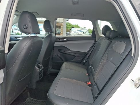Certified 2023 Volkswagen Taos SE FWD image 10