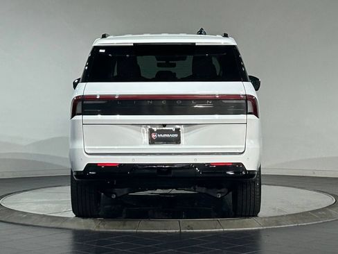 New 2026 Lincoln Navigator Reserve w/ Jet Appearance Package AWD/4WD image 8