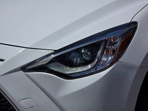 Used 2019 Toyota Yaris XLE FWD image 6