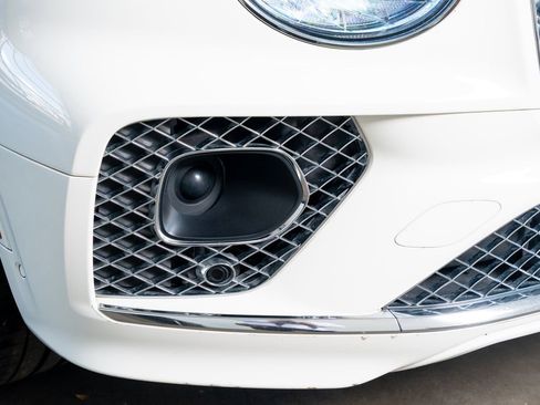Used 2021 Bentley Bentayga AWD/4WD image 20