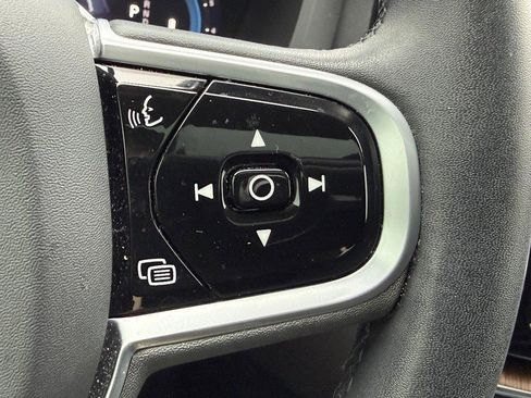 Certified 2023 Volvo XC60 B5 Plus w/ Climate Package image 19