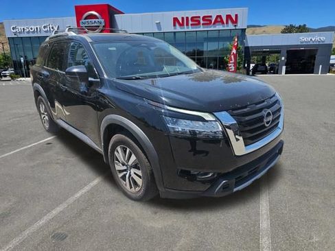 Used 2023 Nissan Pathfinder SL AWD/4WD image 5