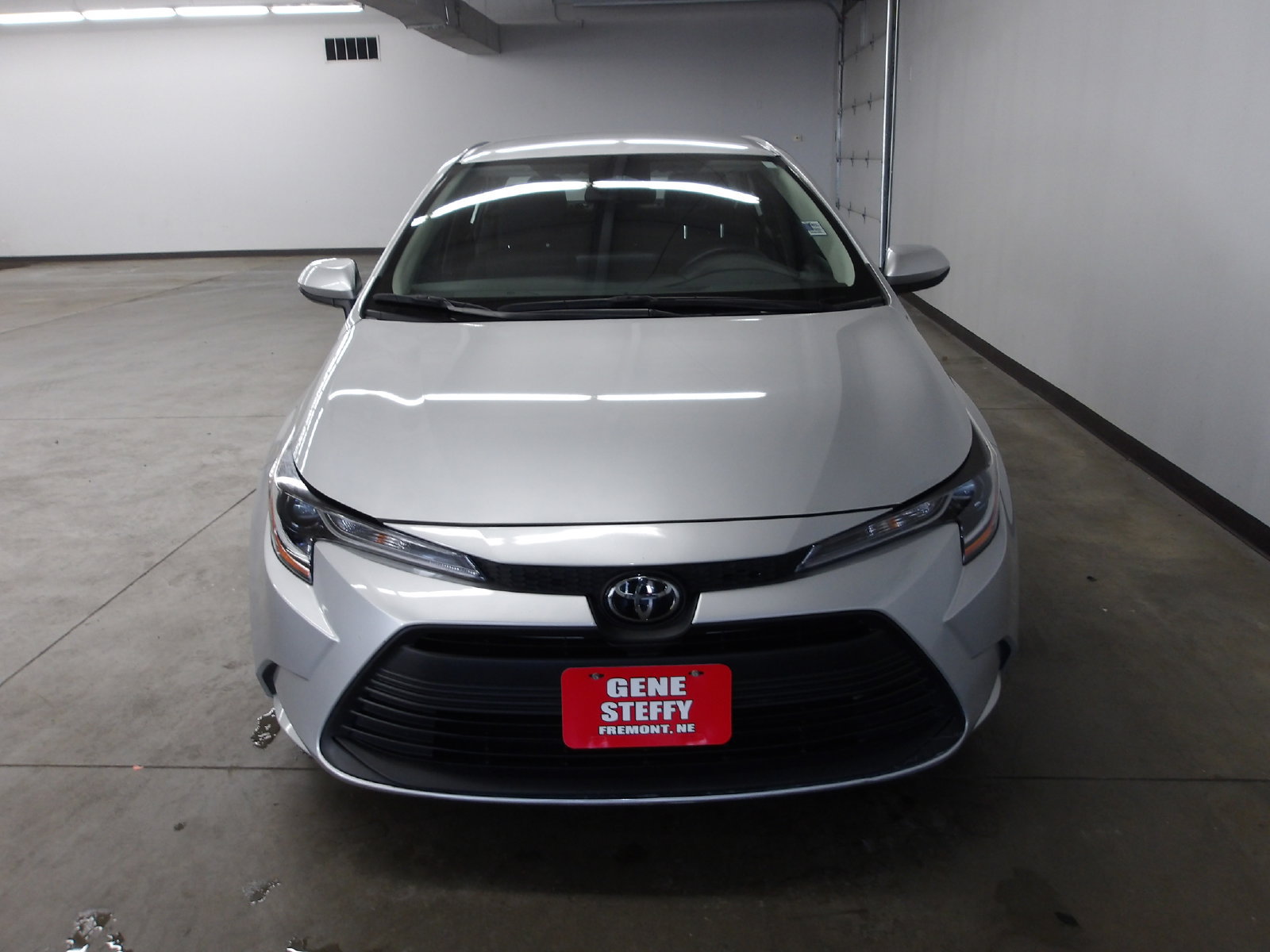 Used 2025 Toyota Corolla LE FWD image 6