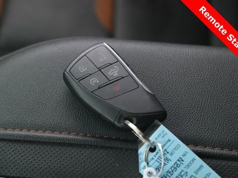 Used 2022 GMC Sierra 1500 AT4 w/ AT4 Preferred Package AWD/4WD image 3