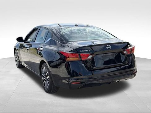 Used 2024 Nissan Altima 2.5 SV FWD image 6