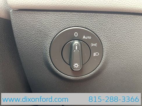 New 2024 Volkswagen Taos SE image 17