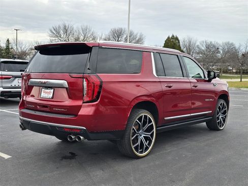 Used 2021 GMC Yukon XL Denali w/ Denali Premium Package image 8