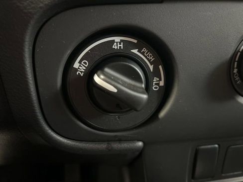 Used 2025 Nissan Frontier SV image 21