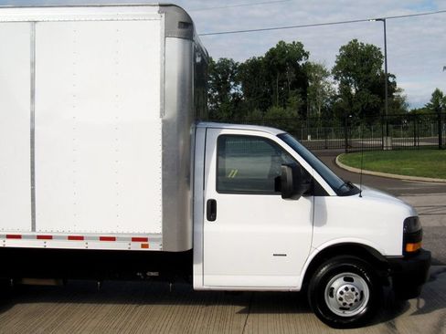 Used 2025 Chevrolet Express 3500 w/ Power Convenience Package RWD image 7