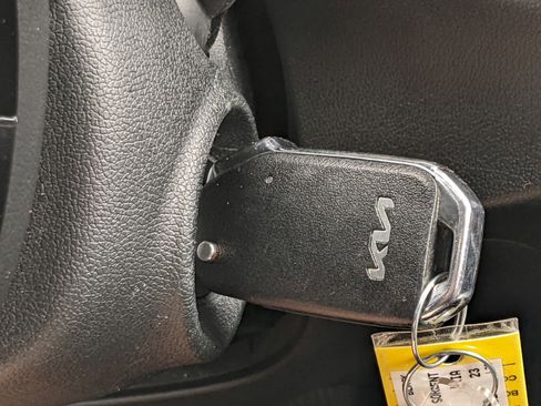 Used 2023 Kia Sorento LX image 24