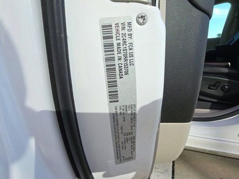 Used 2024 Chrysler Pacifica Select image 34