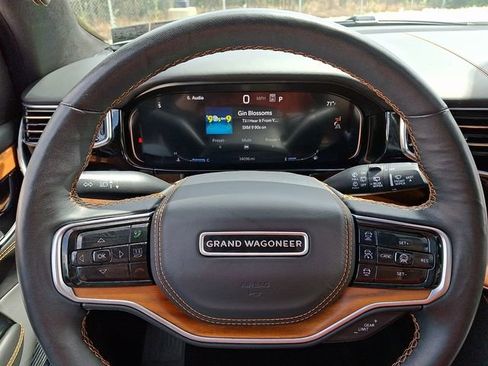 Used 2023 Jeep Grand Wagoneer Series III AWD/4WD image 19