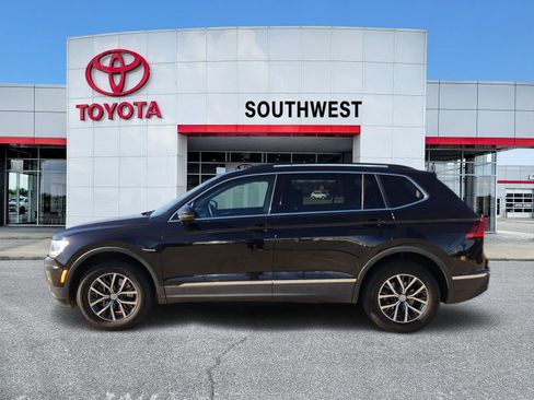 Used 2020 Volkswagen Tiguan SE w/ Panoramic Sunroof Package image 3