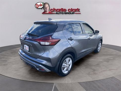 Used 2022 Nissan Kicks S image 6