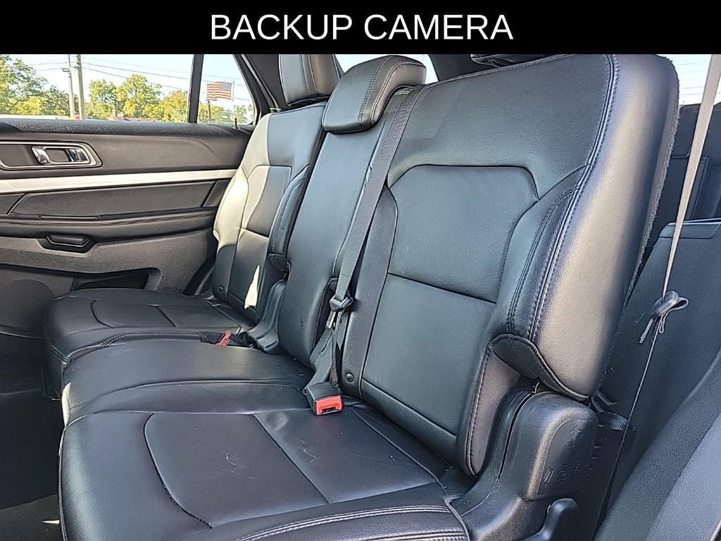 Used 2017 Ford Explorer XLT w/ Equipment Group 202A AWD/4WD image 11