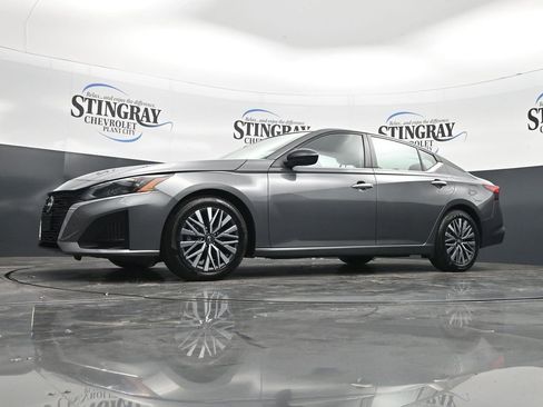 Used 2025 Nissan Altima 2.5 SV FWD image 28